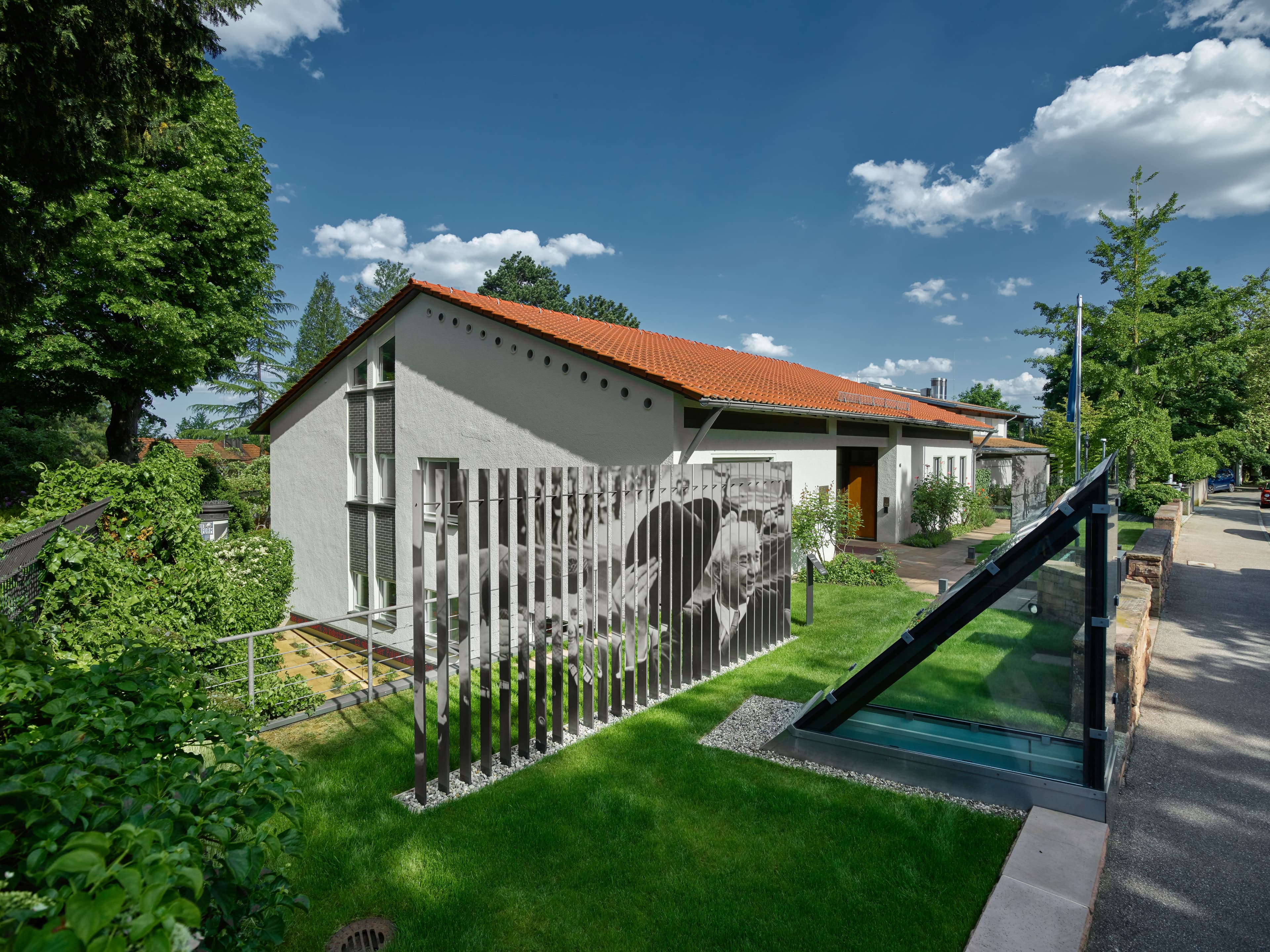 Theodor-Heuss-Haus von der Straße.