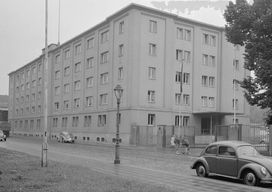 Das Bundesvertriebenenministerium, Bonn 1958