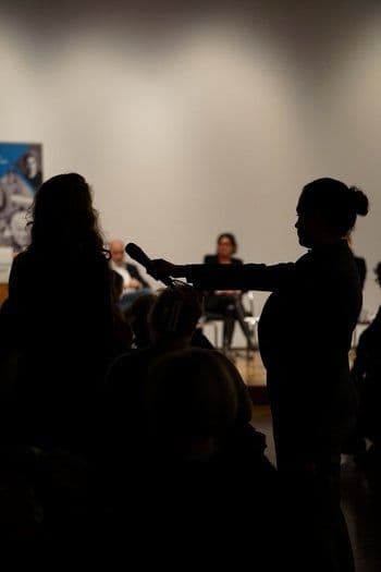 Gäste in der Diskussion (SBTH/Schoberth).